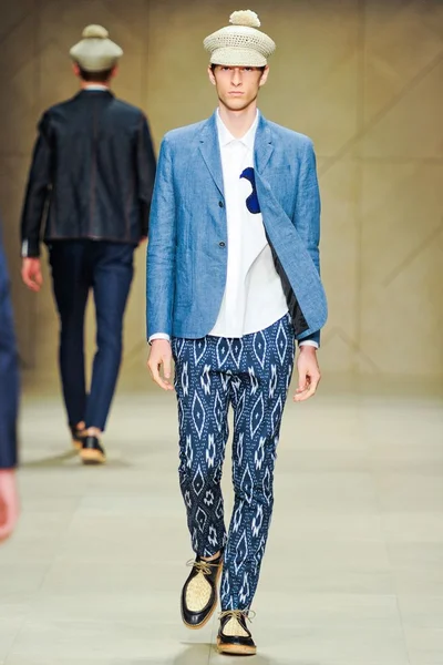 Look 19